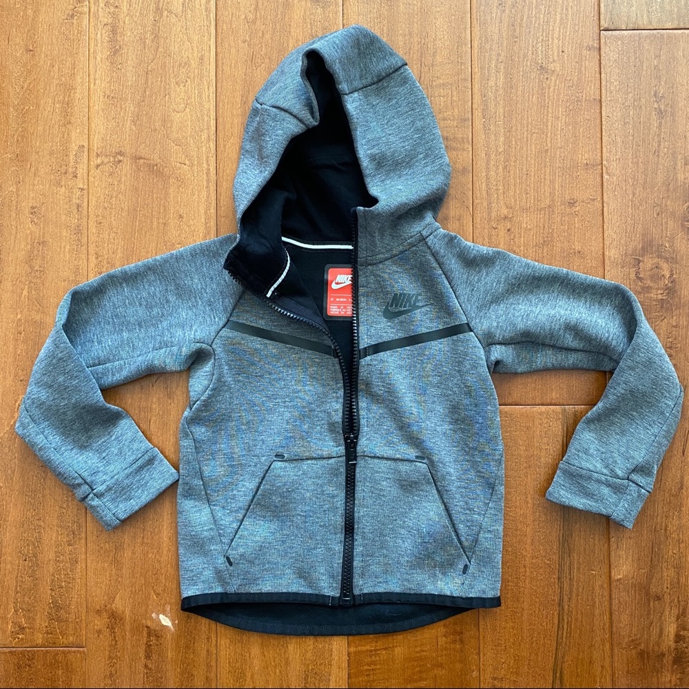 Nike Tech Knit Suit Size 3T (Used)